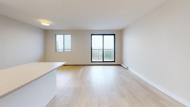 Building Photo - 614 Lake