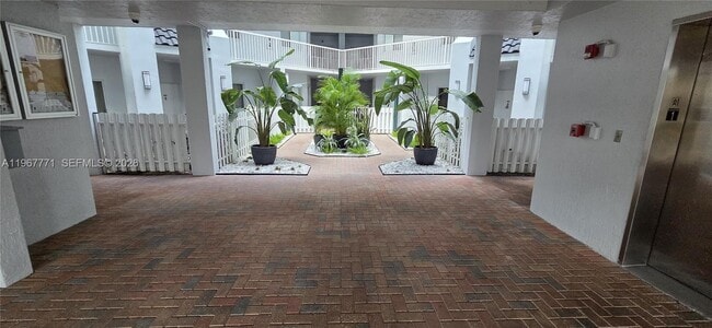 Foto del edificio - 10700 NW 66th St