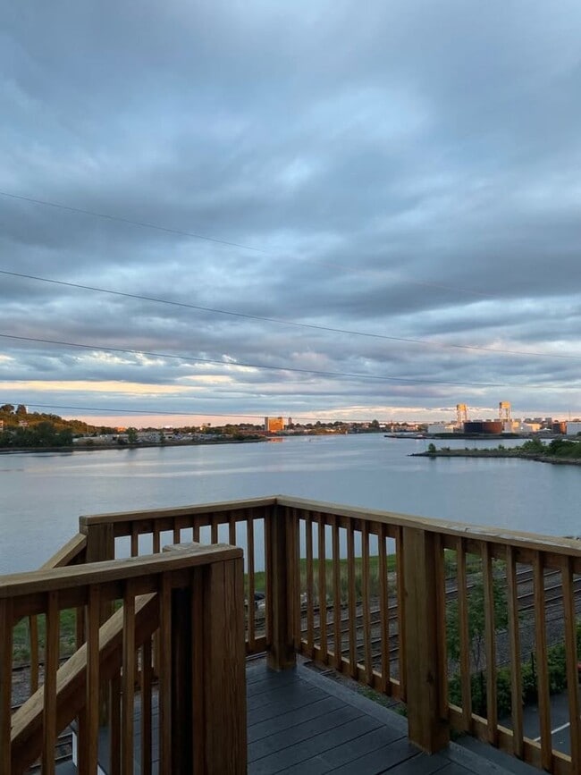 Building Photo - 375 Crescent Ave