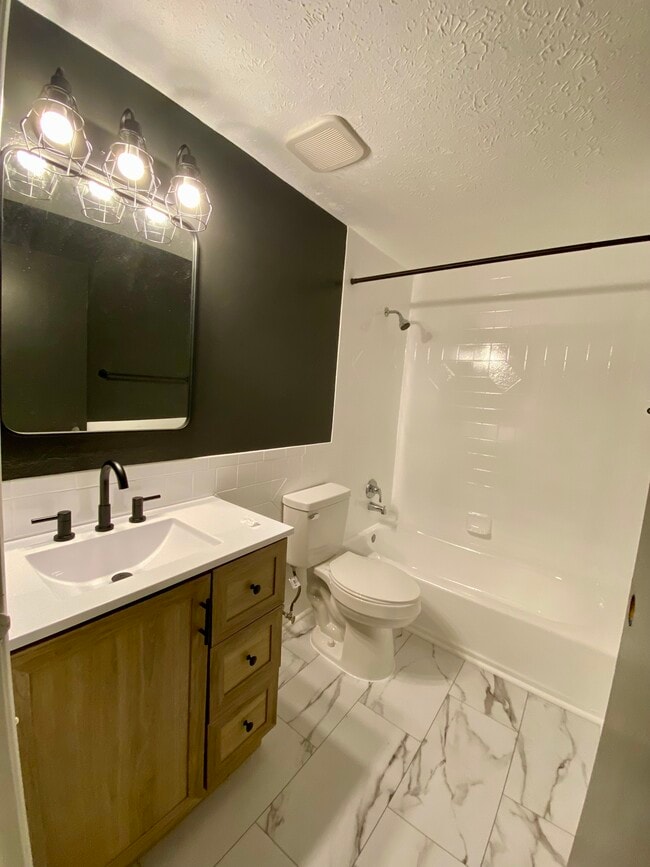 Building Photo - 315 Laporte Ct