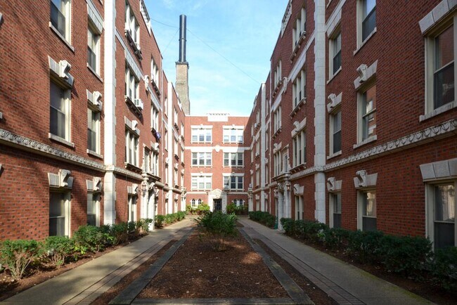 Building Photo - 549 W Surf