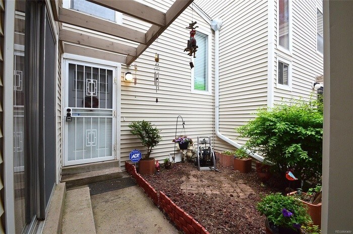 Primary Photo - Aurora 3 Bed, 3 Bath Townhome