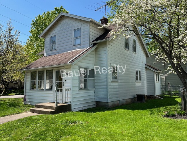 Building Photo - Two Bedroom Near Ashland University