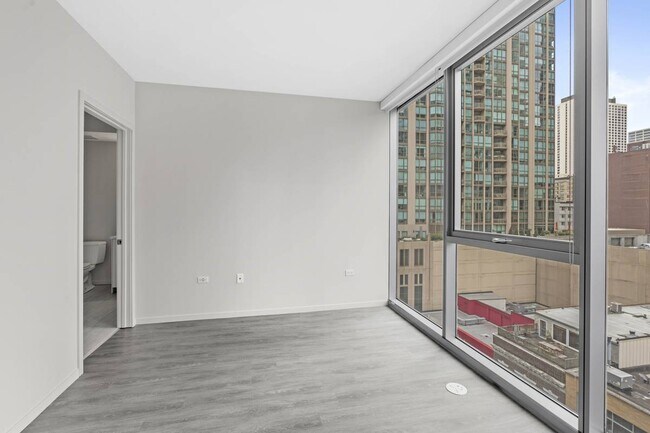 Foto del edificio - 48 E Huron St