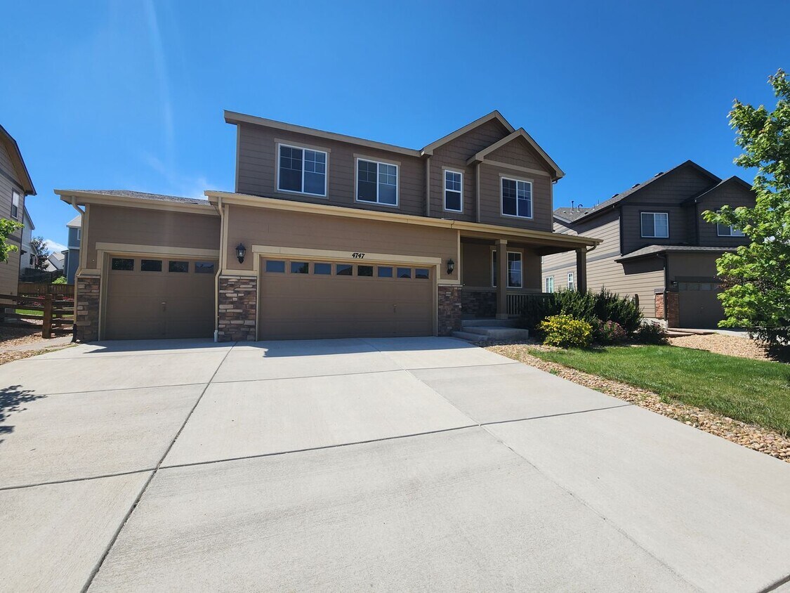 Primary Photo - Gorgeous Copperleaf 4 Bedroom Home, Loft, ...