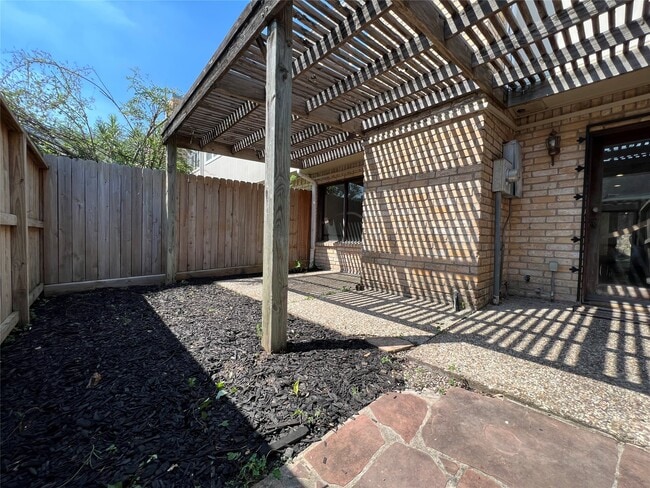 Building Photo - 1551 W Sam Houston Pkwy S