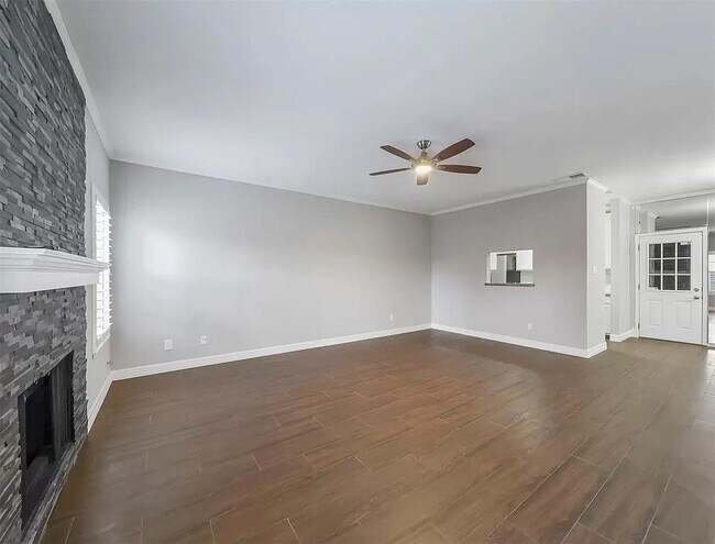 Foto del edificio - 9800 Pagewood Ln