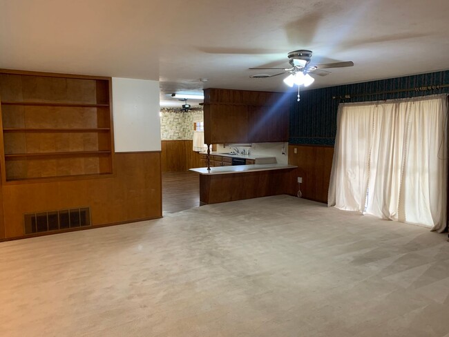 Foto del edificio - Large 3 Bedroom Home In Well Established N...