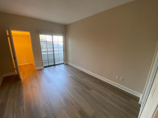 Building Photo - Sherman Oaks Renaissance