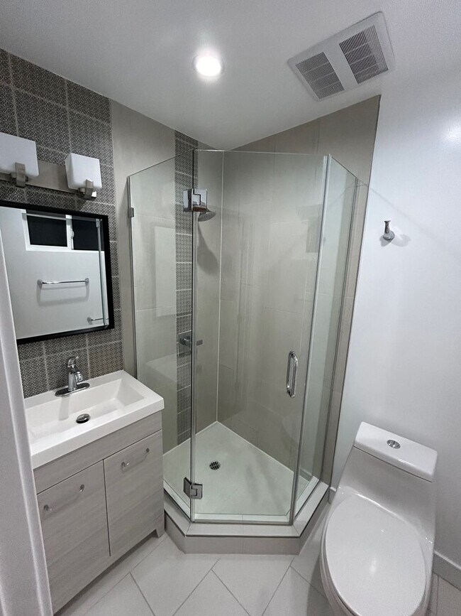 Building Photo - 2127