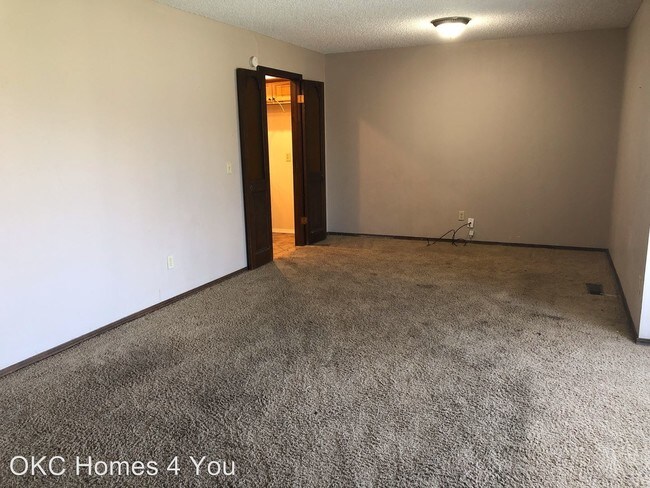 Building Photo - 5 br, 3.5 bath House - 6516 Eastwood Circle