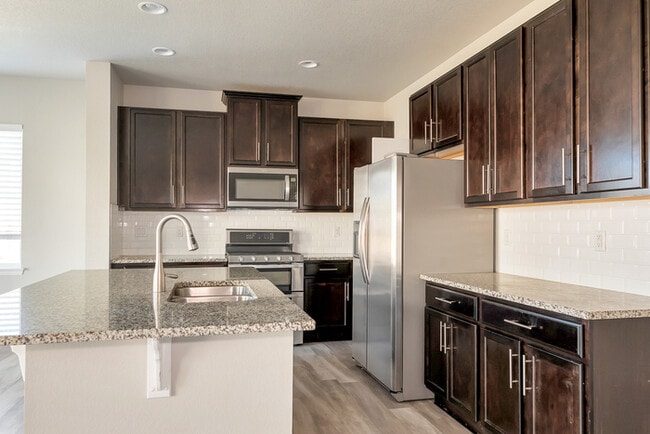 Building Photo - Stunning 4 beds 3 baths in Parker!