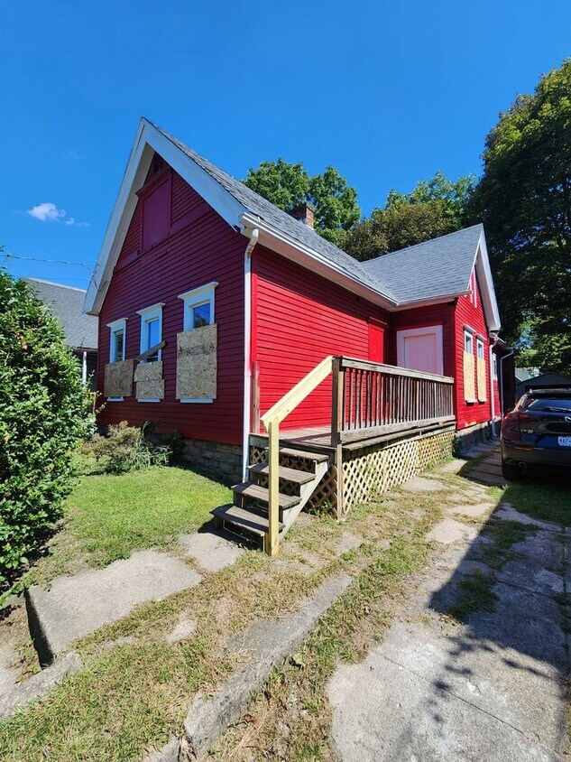 Primary Photo - Three Bedroom Single Family Home!
