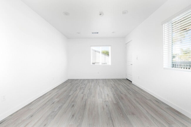 Building Photo - 1/2 Off First Month's Rent ALMOST NEW 2BD-2BTH HOME!! - WON'T LAST