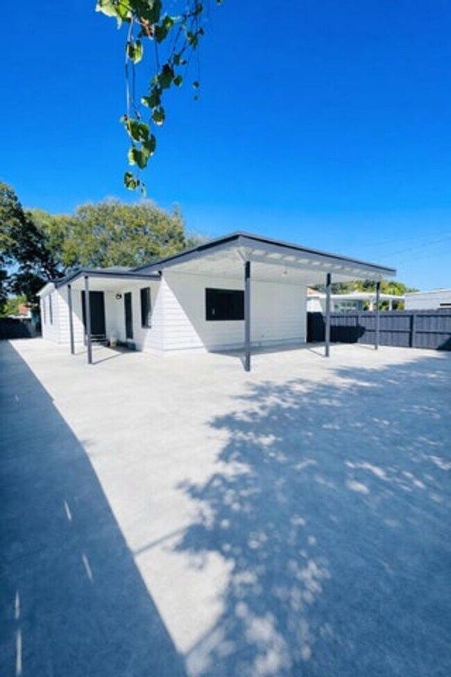 Foto del edificio - 824 Winters St