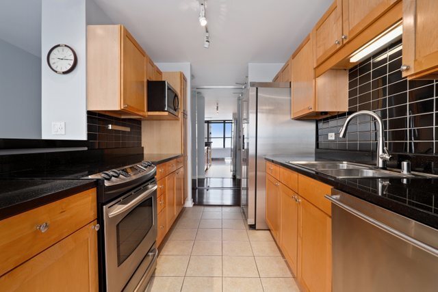 Foto del edificio - 655 W Irving Park Rd