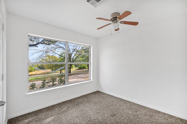 Foto del edificio - 531 Coe Rd