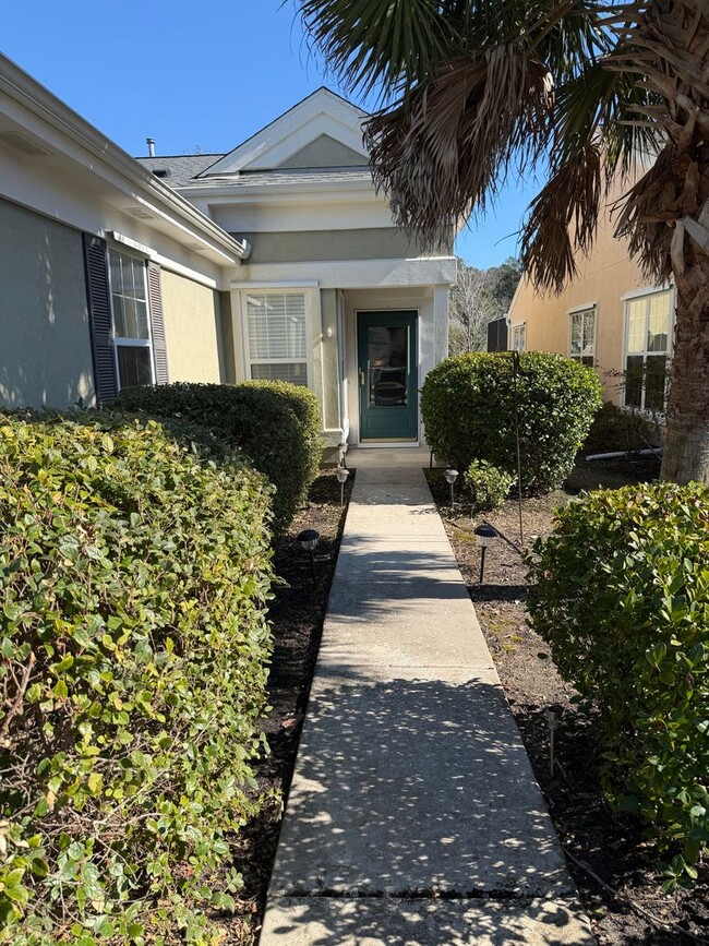 Building Photo - Beautiful Home in Sun City - Freshly Painted, New Flooring!