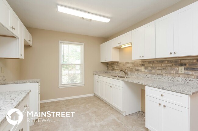 Building Photo - 7307 Fernwood Dr