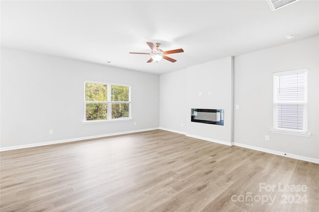 Foto del edificio - 7021 Stoney Wood Ln