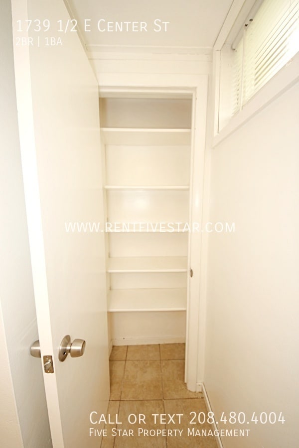 Foto del edificio - 1739 E Center St