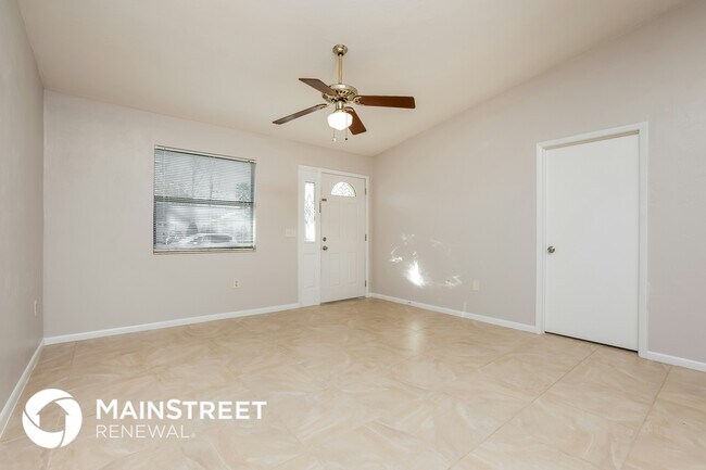 Building Photo - 861 Village Lake Dr N