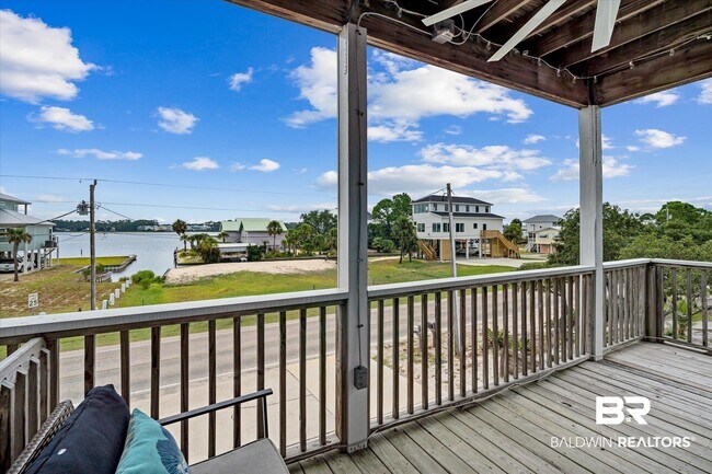 Foto del edificio - 417 Windmill Ridge Rd
