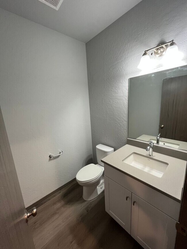 Foto del edificio - 1306/1308 E Farwell