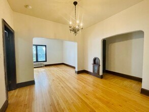 Building Photo - 303 N Quincy St