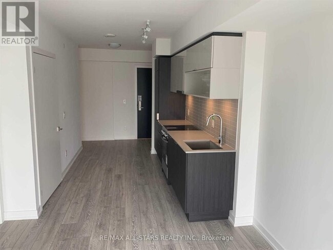 Photo du bâtiment - 159 Wellesley St E