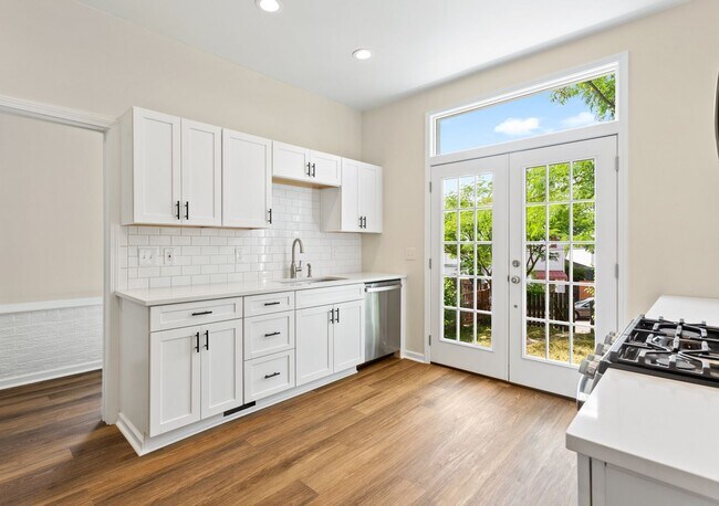 Foto del edificio - Completely Renovated 3 Bedroom Home in Upp...