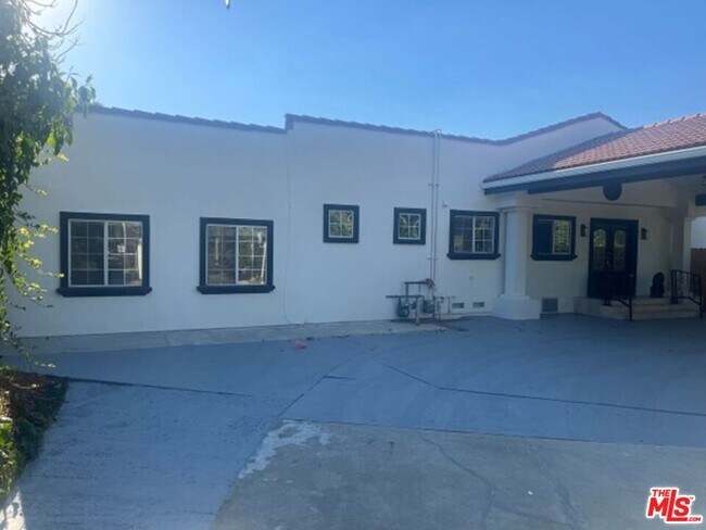Building Photo - 5719 Beckford Ave