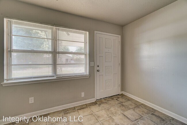 Building Photo - 3 br, 1.5 bath House - 4409 SE 43rd St.
