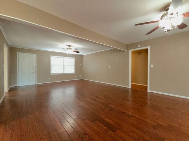Building Photo - Charming 3/2/2 Home Near Texas Tech Univer...