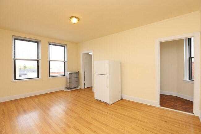 Foto del edificio - 3335 W Diversey Ave