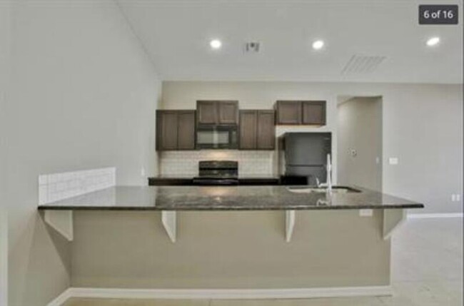 Foto del edificio - 4863 N Hillside Ct