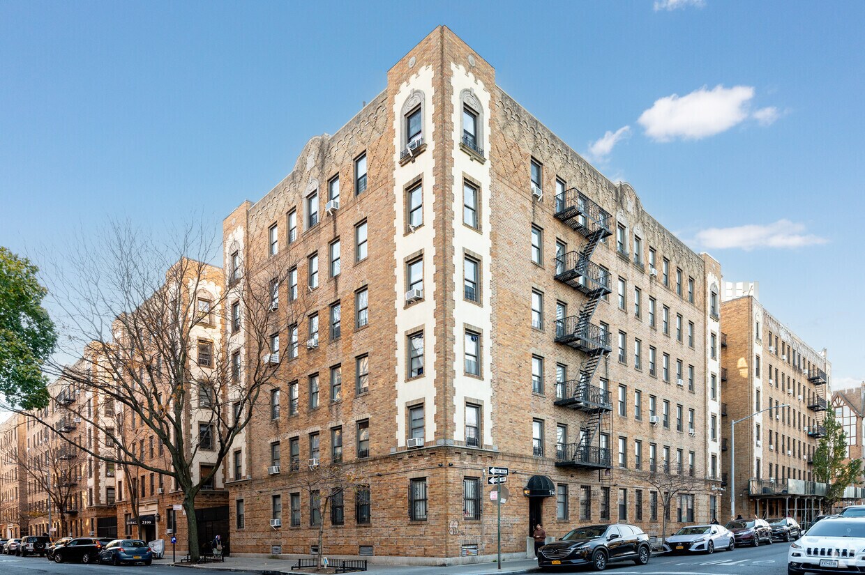 Building Photo - 2199 Holland Ave