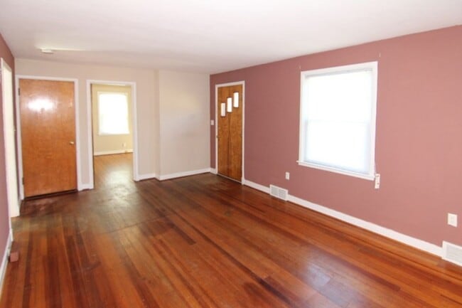 Foto del edificio - 740 &amp; 740 1/2 Sunset St - Lange - Krem Trust