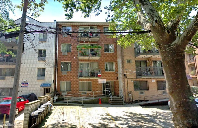 Building Photo - 76-16 Grand Central Pkwy