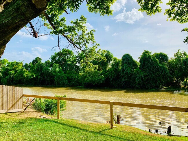 Foto del edificio - 411 Ulrich St