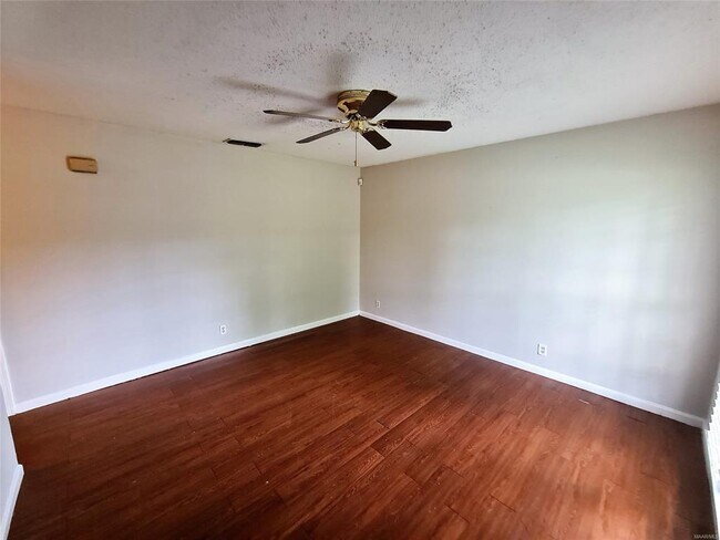 Foto del edificio - 516 Lawndale Ln