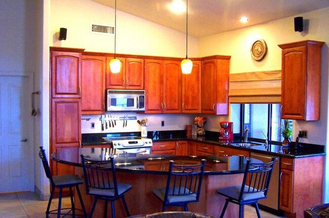 Building Photo - 876 W Emerald Island Dr