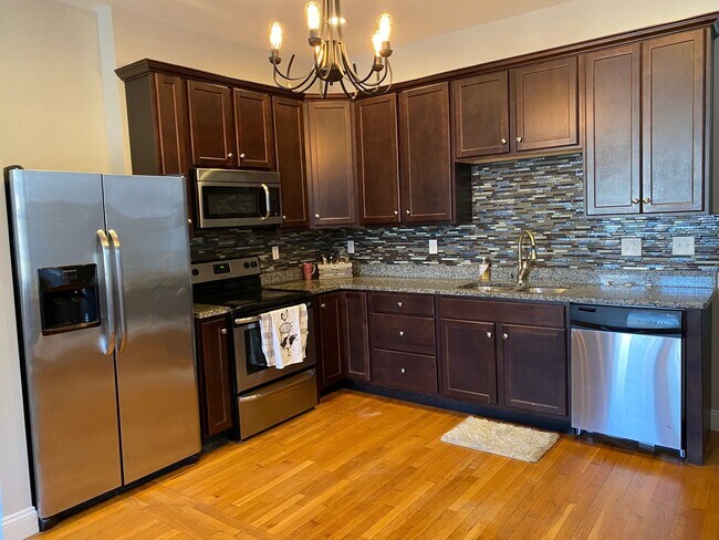 Foto del edificio - Renovated Hill Home for Rent!