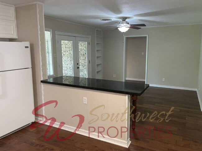 Foto del edificio - Lovely 3 bedroom home in established, quiet neighborhood