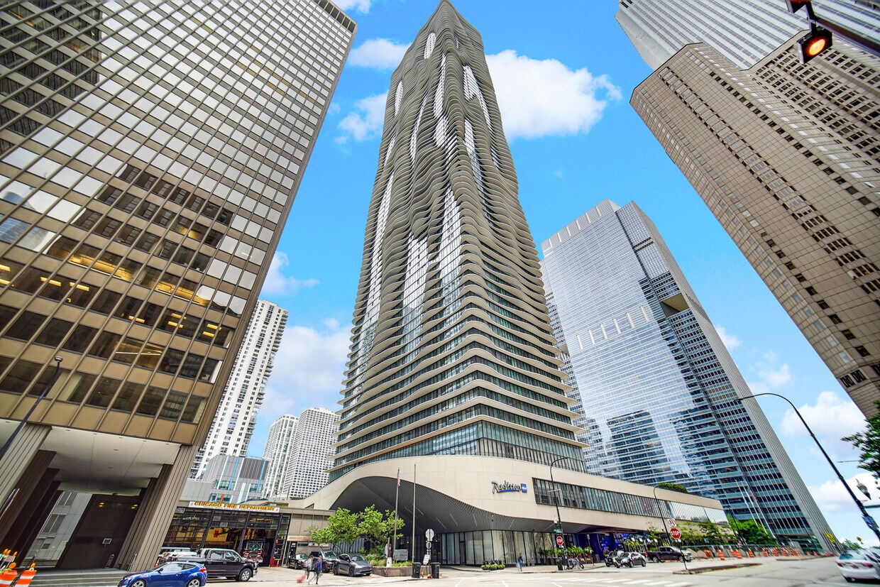 Foto principal - 225 N Columbus Dr