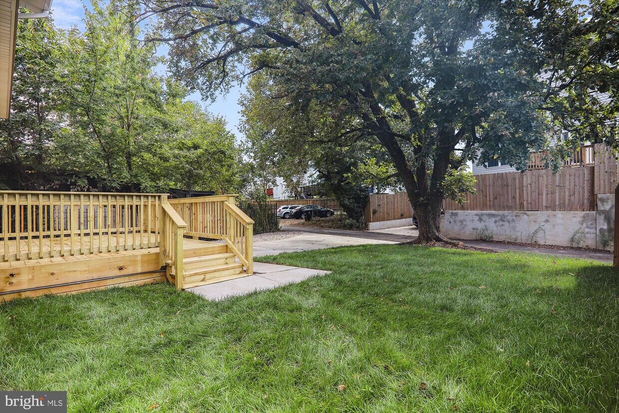 Primary Photo - 3405 Newton St