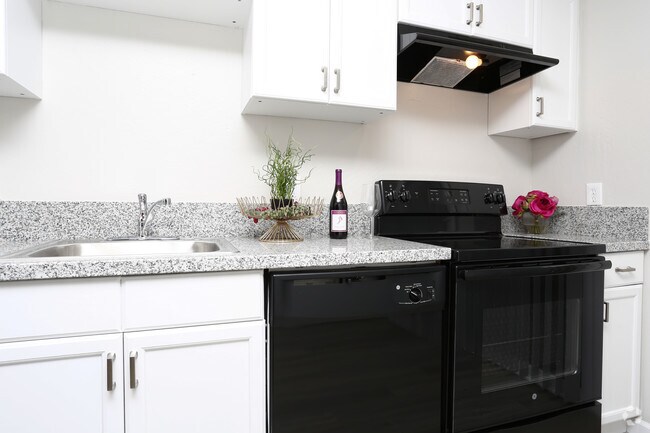 2HAB,2BA-900 ft² - The Mark