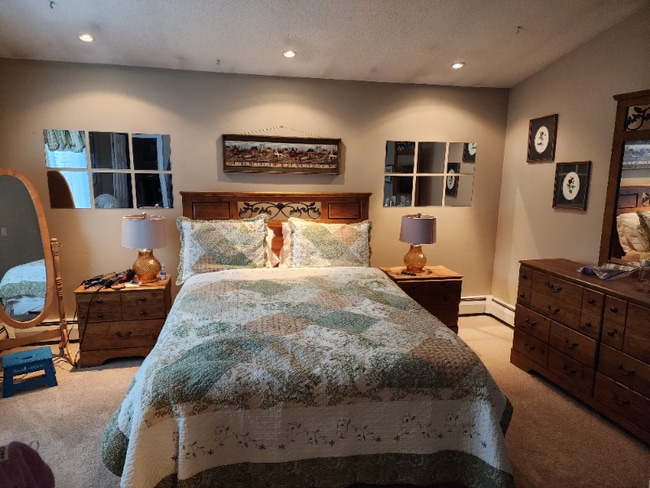 Building Photo - 220 Main St