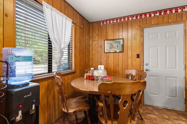 Foto del edificio - 215 Redbud Ln