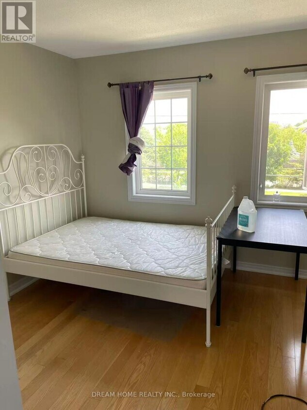 Photo principale - 9868 McCowan Rd